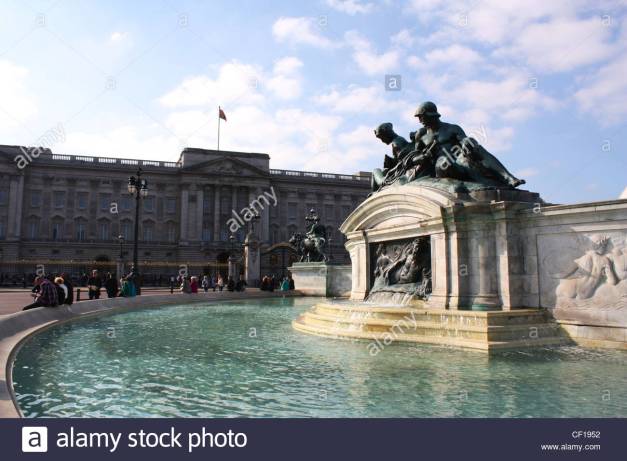 front-view-of-buckingham-palace-and-statues-in-london-united-kingdom-cf1952